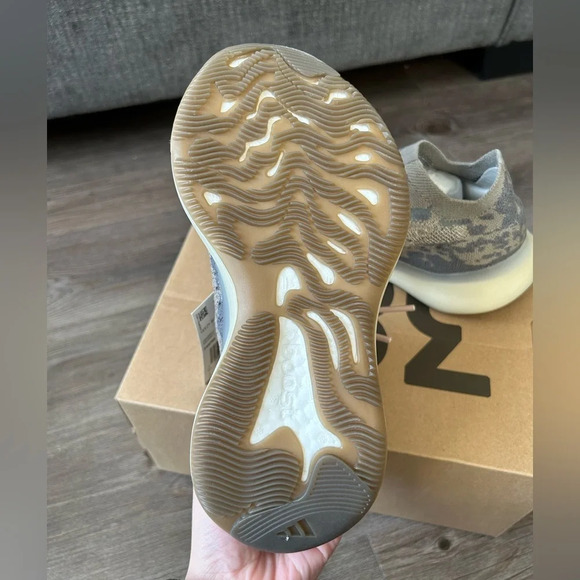 Yeezy Boost 380 Mist Size 4 - Picture 5 of 6